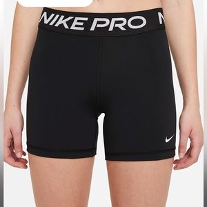 Nike pro shorts 5in